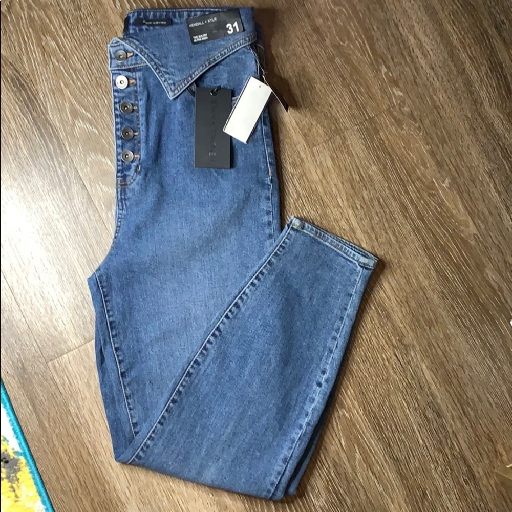 Women’s Kendall and Kylie high waisted jeans